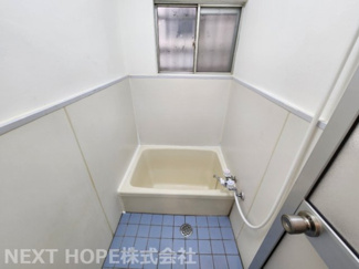 【浴室】 | 尼崎市東園田町７丁目中古テラスハウス | 浴室です♪一日の疲れを癒してくれます！窓も有るので換気も十分に行えます！！