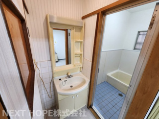 【独立洗面台】 | 尼崎市東園田町７丁目中古テラスハウス | 洗面化粧台です♪朝の身支度もゆっくりできます！！