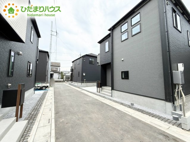 上尾市平方3期　新築戸建　グラファーレ05の前面道路含む現地写真