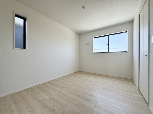 豊町 第2の洋室|2F 約6帖のお部屋がもう一箇所ありお子様のお部屋としてお使いいただけます。