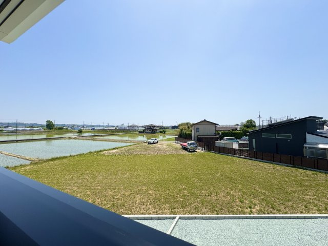 豊町 第2の展望|バルコニーからの眺めはのどかな風景が広がり心が落ち着きます。