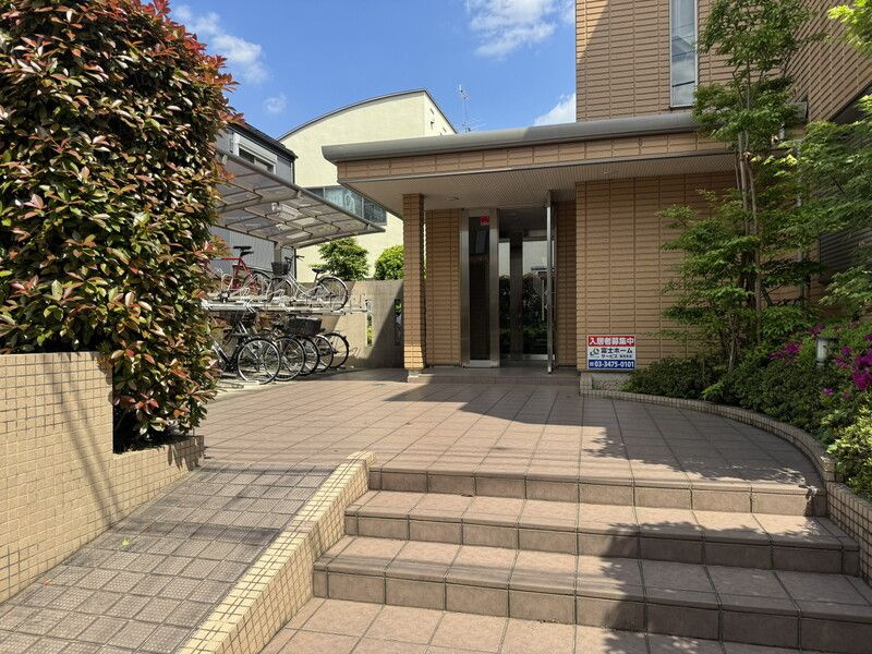 イーストコートのエントランス