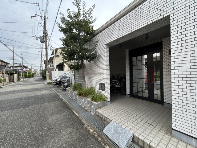 メゾン・ド・甲子園二番町のエントランス
