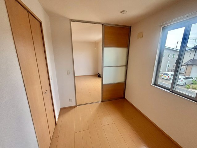 ウィル山崎の洋室