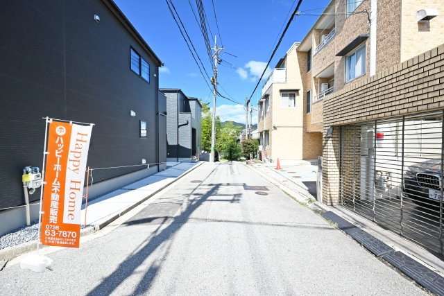 リーブルガーデン西宮市五月ケ丘新築一戸建て│3LDK＋駐車2台可の前面道路含む現地写真|北側前面道路　幅員約4ｍ