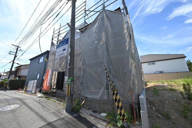 リーブルガーデン西宮市五月ケ丘新築一戸建て│3LDK＋駐車2台可の前面道路含む現地写真|北側前面道路　幅員約4ｍ