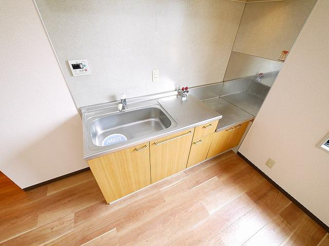 コージーコートＢのキッチン|コンパクトなキッチンで掃除もラクラク