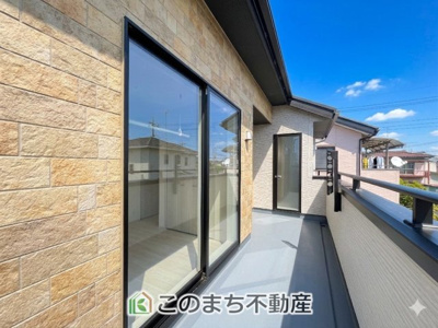 【バルコニー】 | LiveleGarden.S幸手東4丁目　2号棟 | 同社施工物件写真。※建具やフローリング、その他仕様が異なる場合がございます。