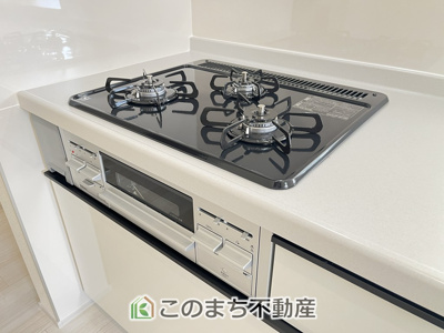 【キッチン】 | LiveleGarden.S幸手東4丁目　2号棟 | 同社施工物件写真。※建具やフローリング、その他仕様が異なる場合がございます。
