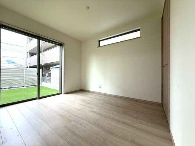 清水町長沢618番　新築戸建　全２棟　B号棟　の洋室|リビング横の洋室は様々な使い方ができます。