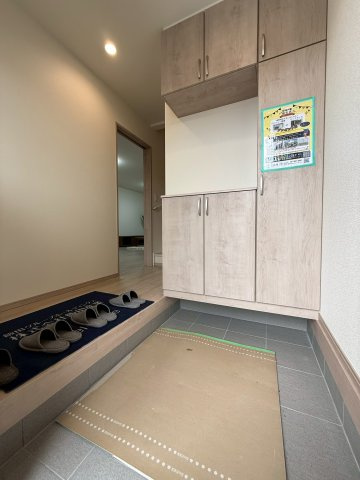 清水町長沢618番　新築戸建　全２棟　B号棟　の収納|収納力のあるシューズボックスにはご家族みんなも靴がスッキリ収納できます。
