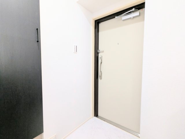 ドルミ錦糸町長谷川ビルの玄関|～収納付き玄関写真～