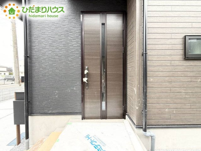 上尾市平方3期　新築戸建　グラファーレ06の玄関