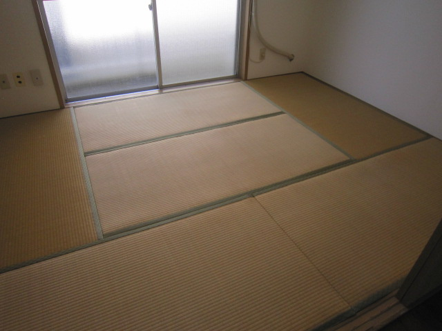 岡本ハイツの和室|写真は別部屋のものです