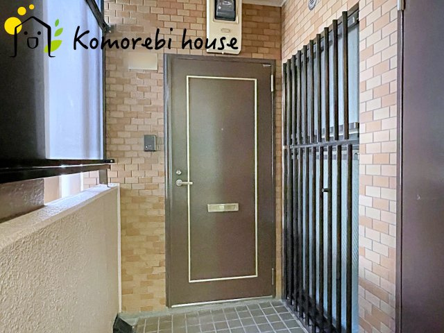 ライオンズマンション大宮吉野原の玄関|明るい玄関です