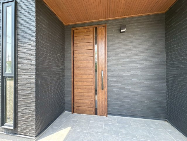 中古戸建　羽島市堀津町前谷　令和2年築の玄関