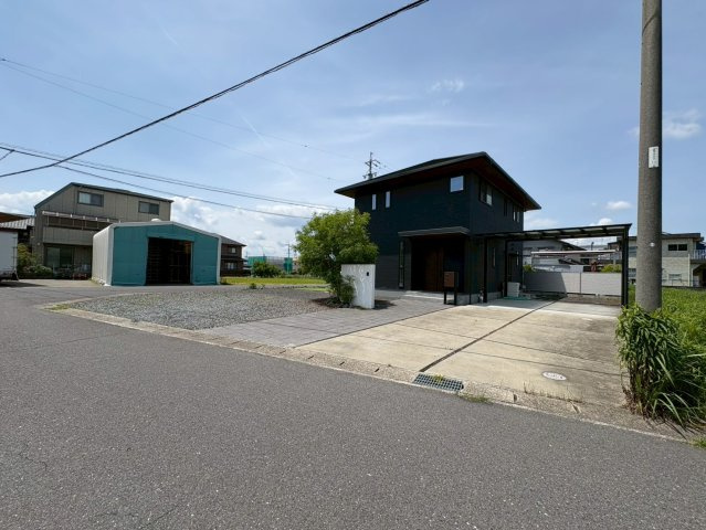 中古戸建　羽島市堀津町前谷　令和2年築の駐車場
