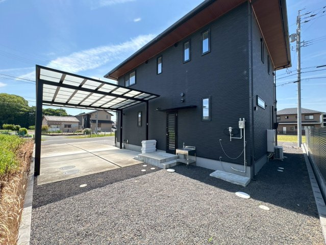 中古戸建　羽島市堀津町前谷　令和2年築の駐車場