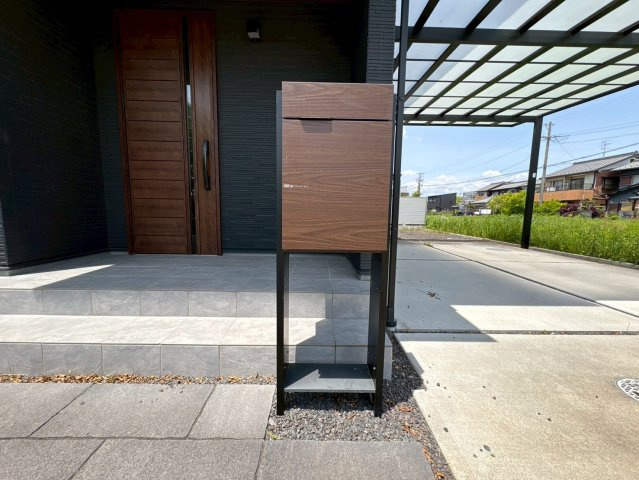 中古戸建　羽島市堀津町前谷　令和2年築の設備|不在時にも便利な宅配ボックス