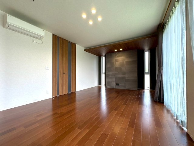 中古戸建　羽島市堀津町前谷　令和2年築の居間・リビング