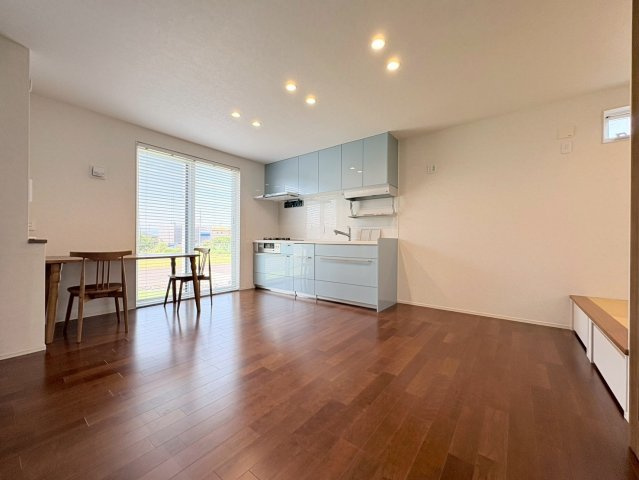 中古戸建　羽島市堀津町前谷　令和2年築の居間・リビング