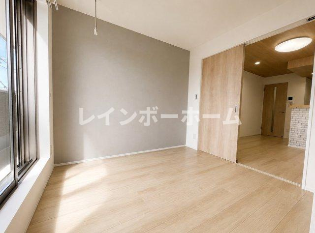 仲介手数料50％☆設備充実の1LDK☆ペット相談可能☆の居間・リビング