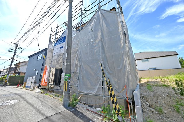 リーブルガーデン西宮市五月ケ丘新築一戸建て│3LDK＋駐車1台可の前面道路含む現地写真|東側前面道路　幅員約4ｍ