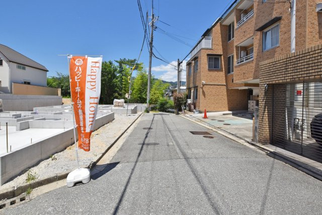 リーブルガーデン西宮市五月ケ丘新築一戸建て│3LDK＋駐車1台可の前面道路含む現地写真|北側前面道路　幅員約4ｍ