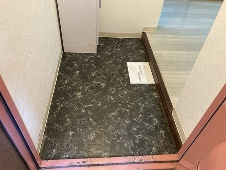 青風ハイツの玄関