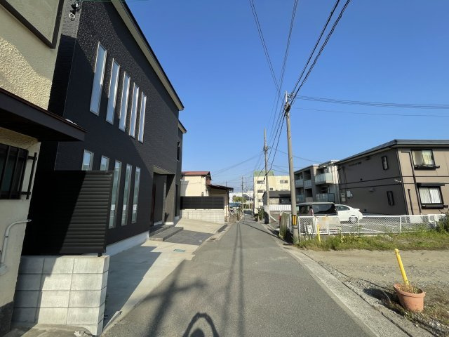 和歌山市鷹匠町6丁目・中古戸建・54786の前面道路含む現地写真