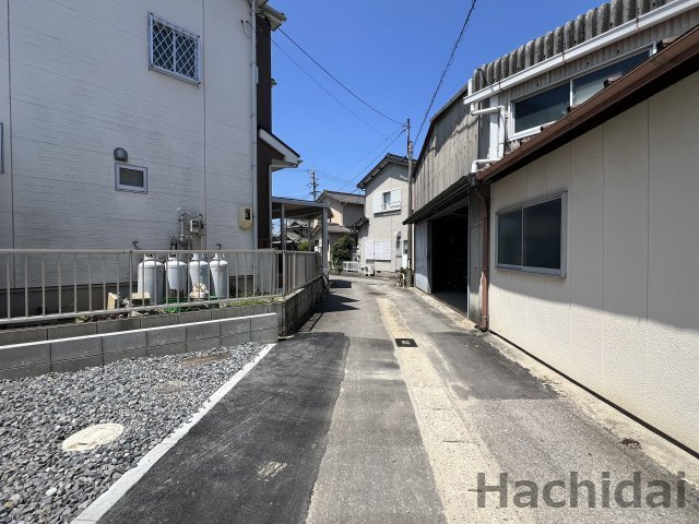 碧南市志貴町第1　１号棟　新築戸建の前面道路含む現地写真|前面道路　北側：2.96ｍ　前面道路は交通量も少ない為周りに気にせず駐車して頂けます♪