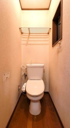 深田町　中古一戸建てのトイレ|温水洗浄便座
■物件内覧・資金計画相談・住宅ローン相談、リフォーム相談、お問合せ受付中■
※当日・翌日のご内覧、ご相談はお電話でのお問合せがスムーズです！