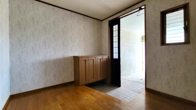 深田町　中古一戸建ての玄関|シューズボックス
■物件内覧・資金計画相談・住宅ローン相談、リフォーム相談、お問合せ受付中■
※当日・翌日のご内覧、ご相談はお電話でのお問合せがスムーズです！