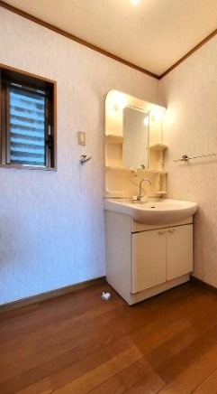 深田町　中古一戸建ての独立洗面台|シャワー付き洗面化粧台
■物件内覧・資金計画相談・住宅ローン相談、リフォーム相談、お問合せ受付中■
※当日・翌日のご内覧、ご相談はお電話でのお問合せがスムーズです！