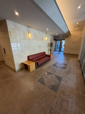aLATO白壁東のロビー