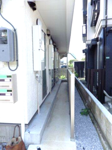 中野区鷺宮６丁目のアパートのエントランス