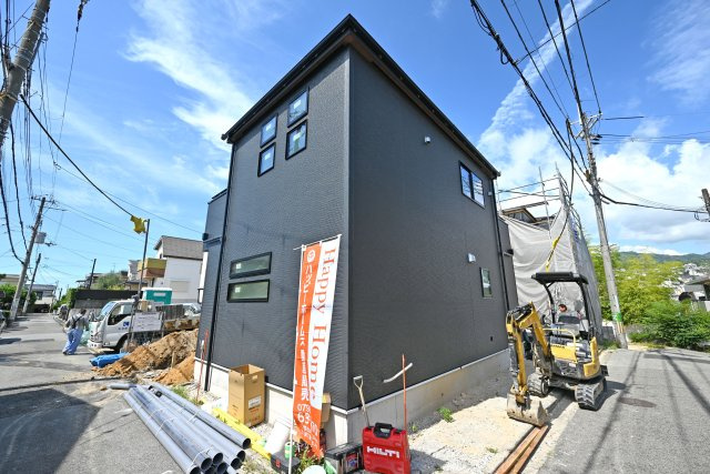 リーブルガーデン西宮市五月ケ丘新築一戸建て│3LDK＋駐車2台可の外観|阪急甲陽線「甲陽園」駅徒歩」15分、閑静な住宅地の3区画新築戸建です。現在順調に建築中です。詳しくはお気軽にお問い合せ下さい。