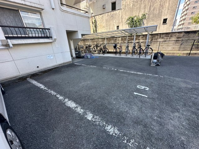 メゾンMの駐車場