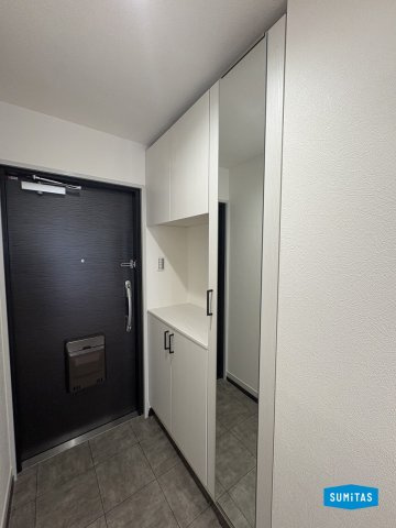 全身鏡付きでお出かけ前の身なりチェックも出来ます♪