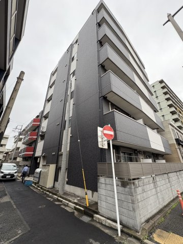 ルラーシュ新宿の外観
