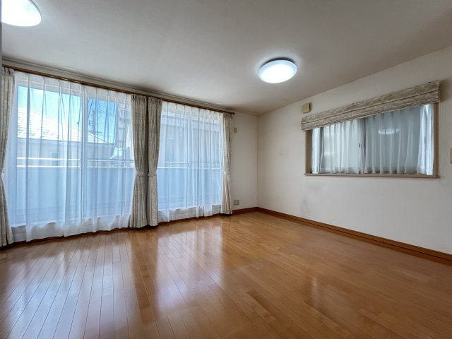「外装キレイ」高知市北金田　中古一戸建ての居間・リビング|2階リビングのメリット・陽当たりが良く明るくなります☆