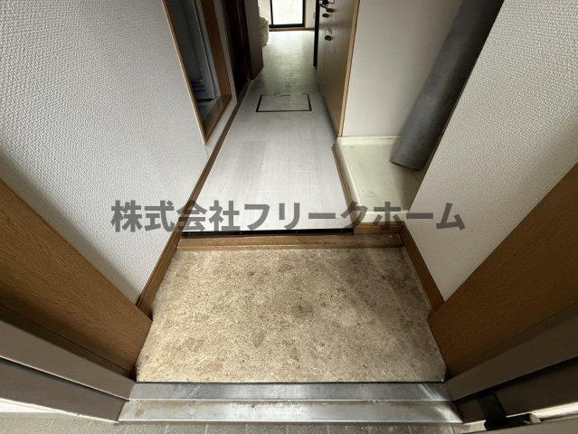 武蔵野市関前５丁目の賃貸マンションの玄関
