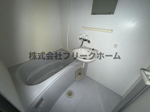 武蔵野市関前５丁目の賃貸マンションの浴室
