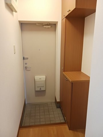 グランドゥールタクミＡの玄関