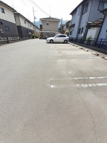 サンテールの駐車場