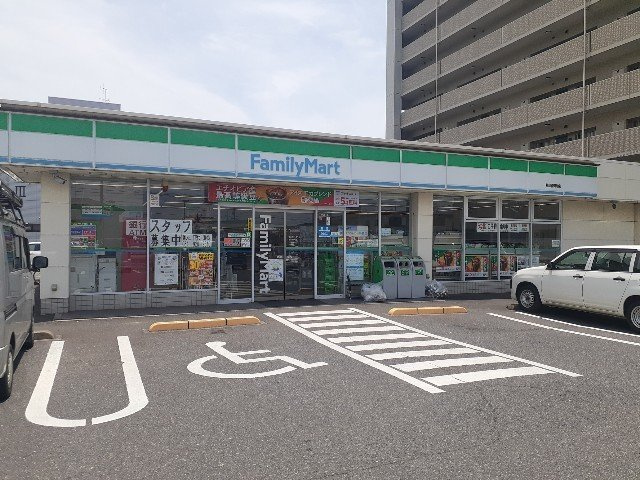 ベルローズＢの周辺|ファミリーマート卸町店まで900m