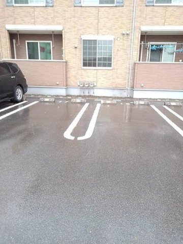 ベルローズＢの駐車場