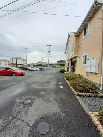 メゾンリーブルＢの駐車場