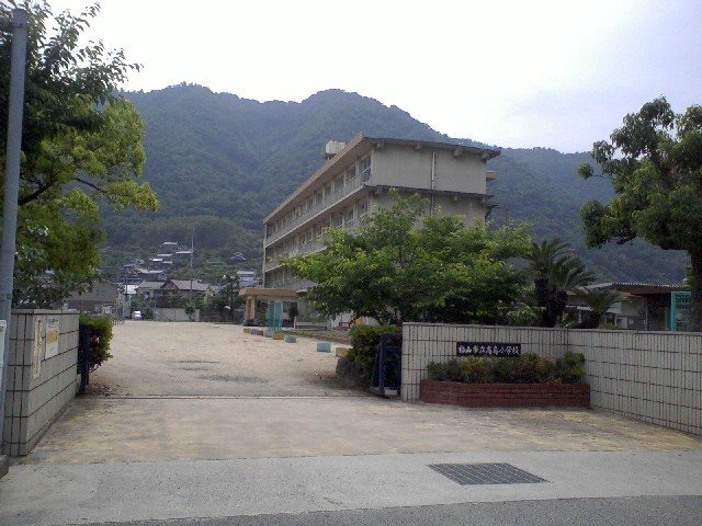 アヴェニュー高島の周辺|高島小学校まで120m