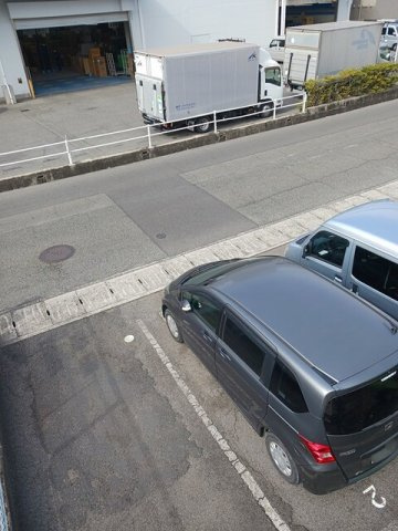 春日ハイツの駐車場